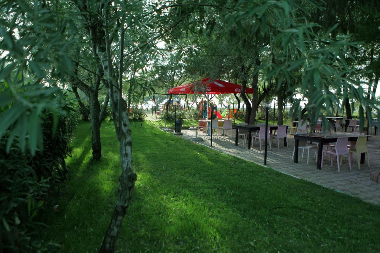 Hotel Pelikan Дивьяка Экстерьер фото