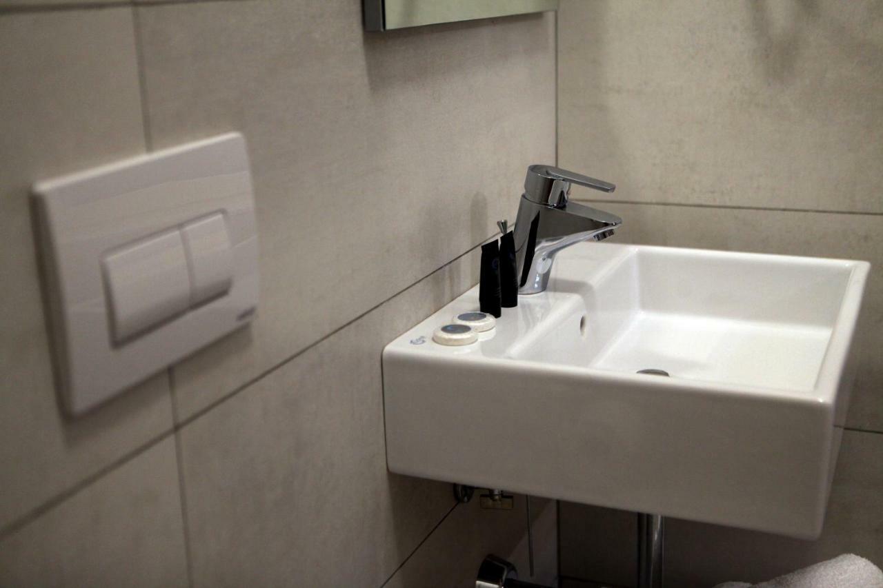 Hotel Pelikan Дивьяка Экстерьер фото